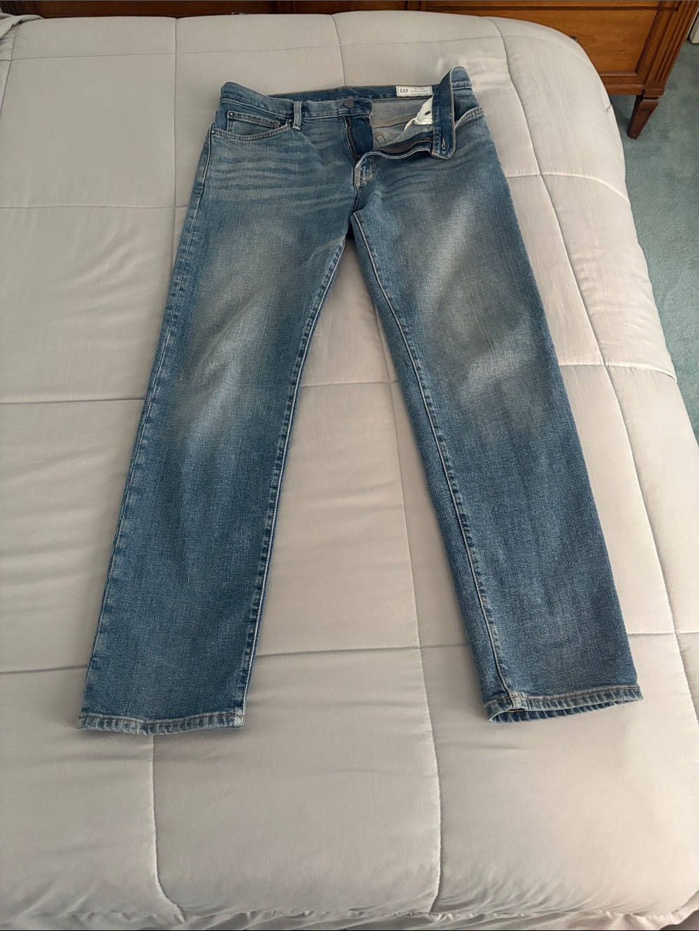 GAP Men's Straight Jeans in Faded Blue Denim